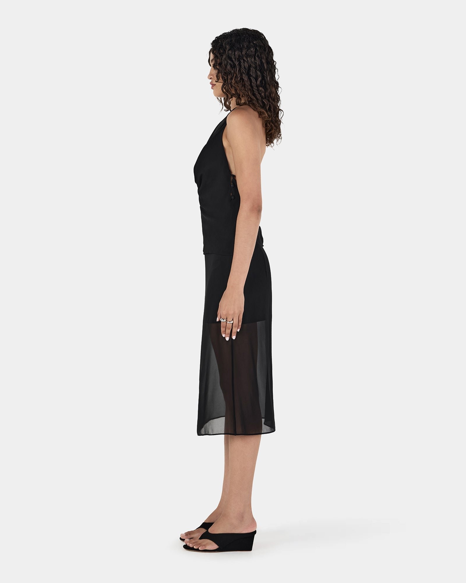 HANSENANDGRETEL-RUEHALTERTOP_BLACK_MOSSMULTISKIRT_BLACK-12.jpg
