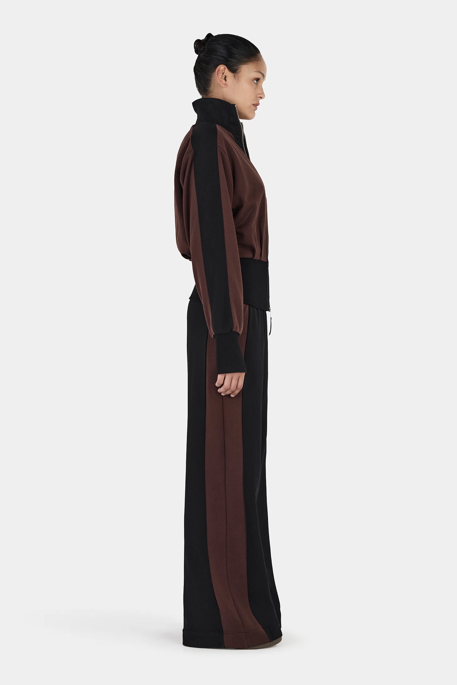 ROSIEZIPUPJUMPER_BLACK_REYNOLDSTRACKPANT_BLACK-18_daf637d4-0682-4496-beea-96ccd71cd130.jpg